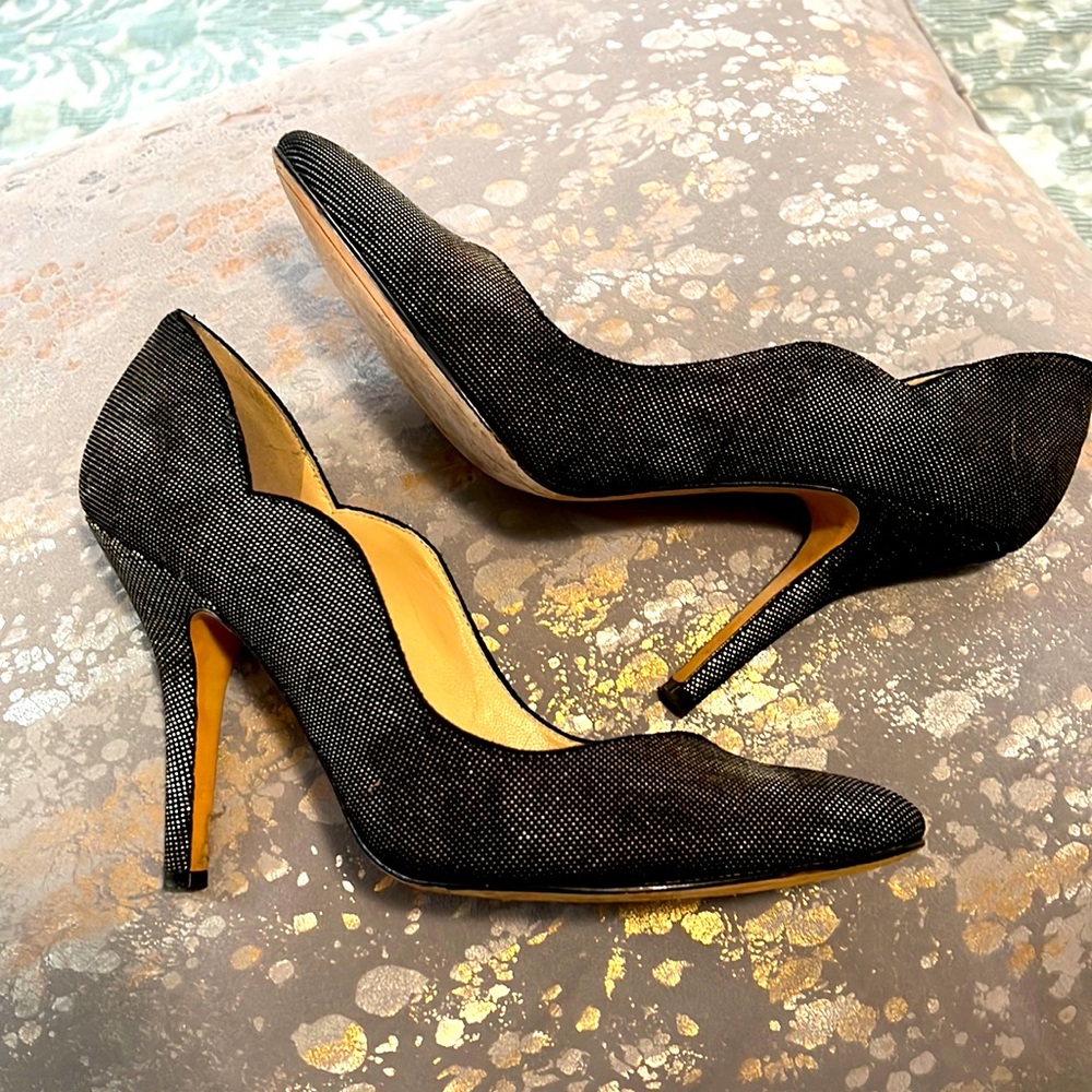 Metallic Joan and David pump, scalloped edges 8 1/2 M